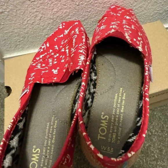 TOMS Red Calculus Canvas Slip-Ons with White Mathematical Pattern Sz 5.5 - Picture 5 of 6